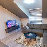 Maxim Apartment *