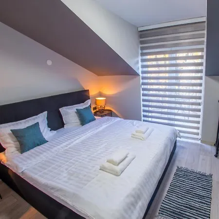 דירה Maxim מוסטר